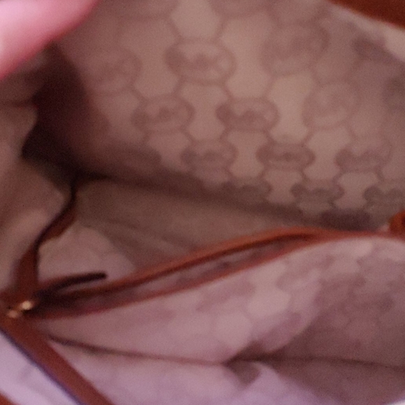 Micheal Kors Purse - Picture 7 of 8